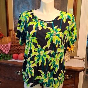 Crown & Ivy Vibrant Palm Print Short Sleeve Top